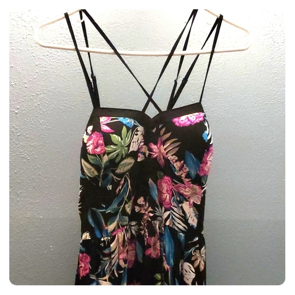 Women's Floral V neck Strappy bra cup dress. - Picture 1 of 4